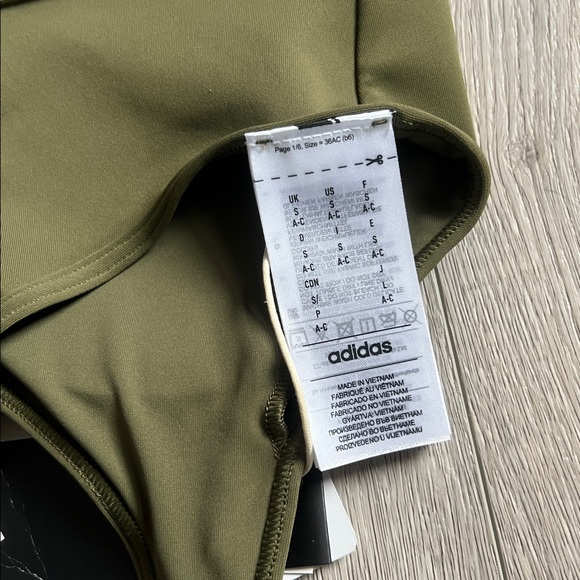 NWT Adidas Green Performance Criss Cross Back Sports Bra Size Small A-C Cup - Picture 5 of 5